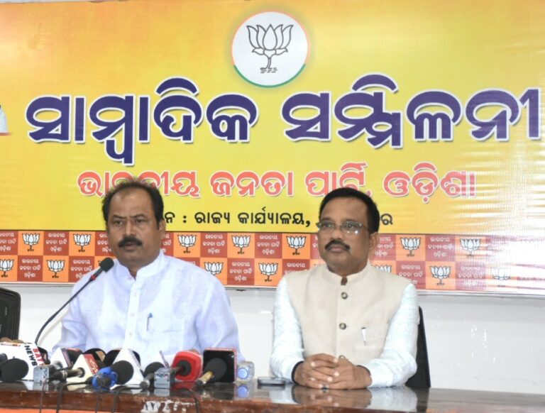 “ବିଜେଡି ଗାଡିର ଡ୍ରାଇଭର ସାଜିଛି କଂଗ୍ରେସ”: ମନୋଜ ମହାପାତ୍ର