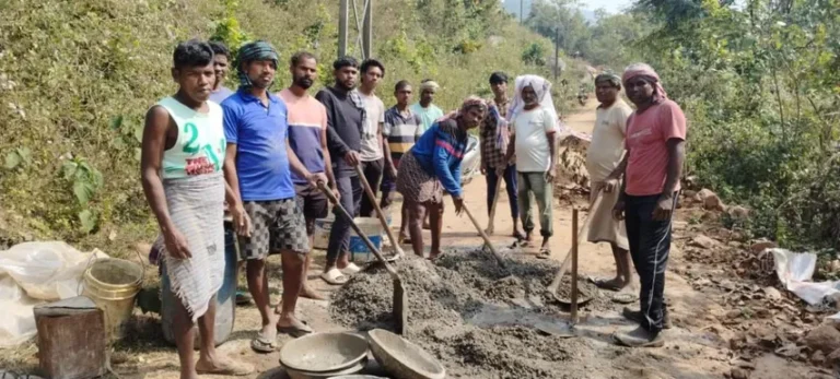 ନିଜସ୍ବ ପାଣ୍ଠି ସଂଗ୍ରହରେ ଗାଁ ରାସ୍ତା ନିର୍ମାଣ କରି ଉଦାହରଣ ସୃଷ୍ଟି କଲେ ଗଦିଙ୍ଗିଆ ଗ୍ରାମବାସୀ