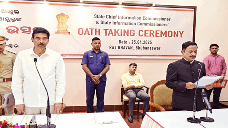ନବନିଯୁକ୍ତ ରାଜ୍ୟ ମୁଖ୍ୟ ସୂଚନା ଆୟୁକ୍ତ ଏବଂ ରାଜ୍ୟ ସୂଚନା ଆୟୁକ୍ତଙ୍କ ଶପଥ ଗ୍ରହଣ