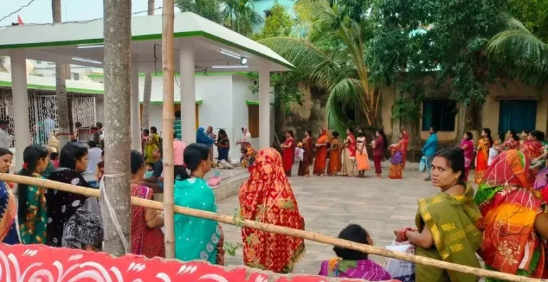 ଆଜି ସାବିତ୍ରୀ ବ୍ରତ: ସକାଳୁ ସକାଳୁ ମନ୍ଦିରରେ ଭିଡ଼