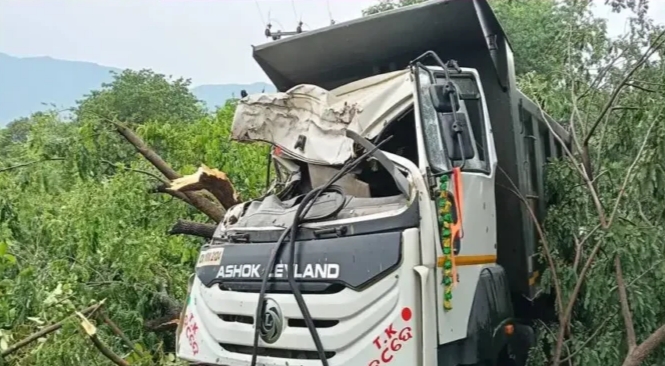ହାଇୱା ଦୁର୍ଘଟଣା, ଅଳ୍ପକେ ବର୍ତ୍ତିଲେ ଚାଳକ
