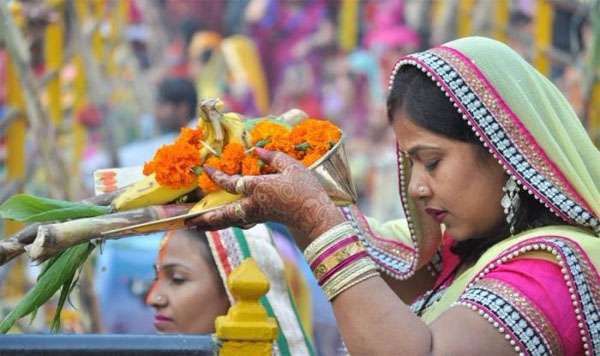 ଆପଣ ଜାଣିଛନ୍ତି କି, ପୂଜା କରିବା ସମୟରେ କାହିଁକି ମଥାରେ ଦିଅନ୍ତି ଓଢ଼ଣା ?