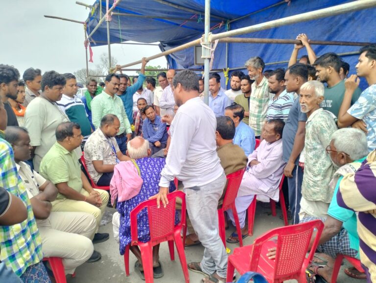 ରାସ୍ତା ର ଦୂରାବସ୍ଥା ପାଇଁ ୯ ଘଣ୍ଟା ରାସ୍ତା ରୋକ କଲେ ହୀରାକୁଦ ବିସ୍ଥାପିତ
