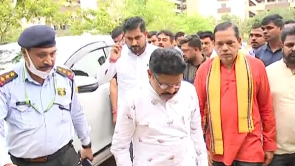 FM କଲେଜ ଘଟଣା, AIIMSରେ ଛାତ୍ରୀଙ୍କ ସ୍ୱାସ୍ଥ୍ୟାବସ୍ଥା ବୁଝିବା ପାଇଁ ପହଞ୍ଚିଲେ ସ୍ୱାସ୍ଥ୍ୟମନ୍ତ୍ରୀ ଓ ଉଚ୍ଚଶିକ୍ଷା ମନ୍ତ୍ରୀ