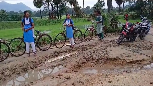 ସୁଧୁରୁନି ଗାଁର ଅବସ୍ଥା, ରାସ୍ତା ପାଲଟିଛି ମରଣଯନ୍ତା