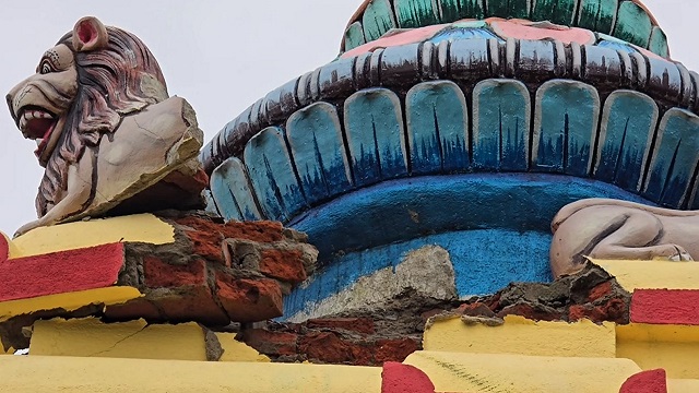 ବଜ୍ରଘାତରେ ଭାଙ୍ଗିଲା ମନ୍ଦିର ଦଧି ନଉତି: ଯୁବତୀ ଆହତ, ଅଳ୍ପକେ ବର୍ତ୍ତିଲେ ୭ ବ୍ୟକ୍ତି