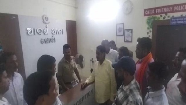 ବିଜେପିର ଦୁଇ ଗୋଷ୍ଠୀ ମଧ୍ୟରେ ଗଣ୍ଡଗୋଳ, ବିଧାୟକ ପ୍ରଶାନ୍ତ ଜଗଦ୍ଦେବ ଜୀବନରୁ ମାରିଦେବାକୁ ଧମକ ଦେଇଥିବା ଅଭିଯୋଗ