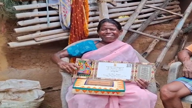 ରାଷ୍ଟ୍ରପତି ଭବନରୁ ଆସିଛି ଦିଲ୍ଲୀ ଡାକରା, ଦିଲ୍ଲୀ ଯିବେ ଆଦିବାସୀ ମହିଳା ସୁରୁ ତିରିଆ