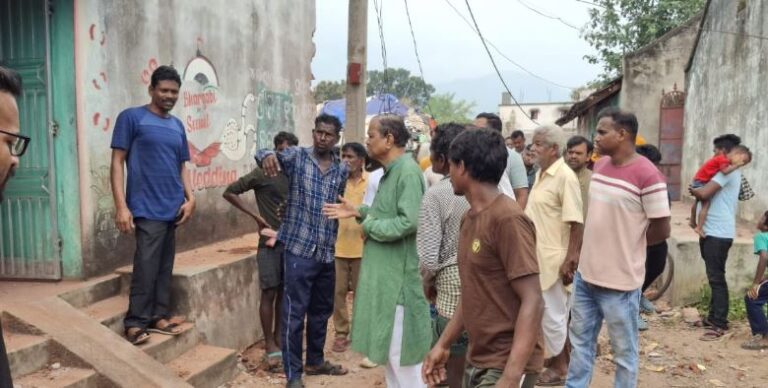 ବାଣ ବିସ୍ଫୋରଣ : କ୍ଷତିଗ୍ରସ୍ତ ପରିବାରକୁ ଭେଟିଲେ ପୂର୍ବତନ ମନ୍ତ୍ରୀ ପ୍ରଦୀପ ଅମାତ