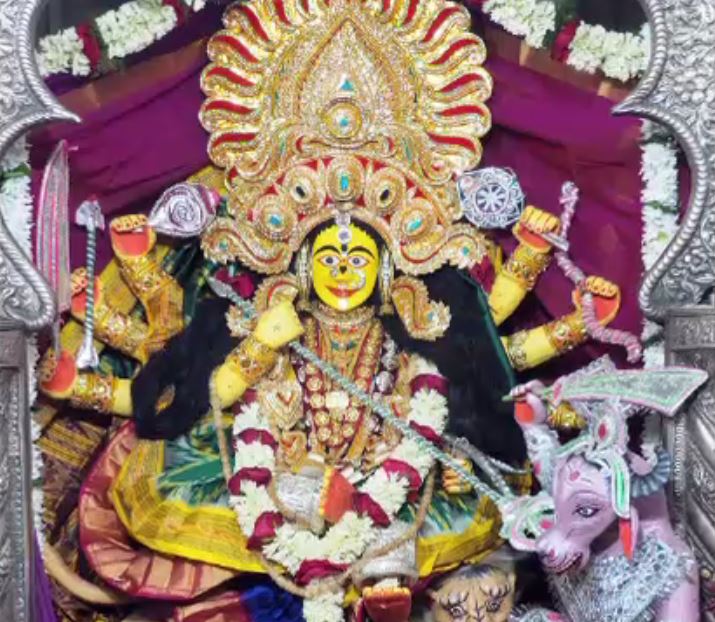 ନବରାତ୍ରି ପାଇଁ ଚଳଚଞ୍ଚଳ ଶକ୍ତିପୀଠ : ରାଜ ରାଜେଶ୍ୱରୀ ବେଶରେ ଦର୍ଶନ ଦେଉଛନ୍ତି ମାଆ କଟକଚଣ୍ଡୀ