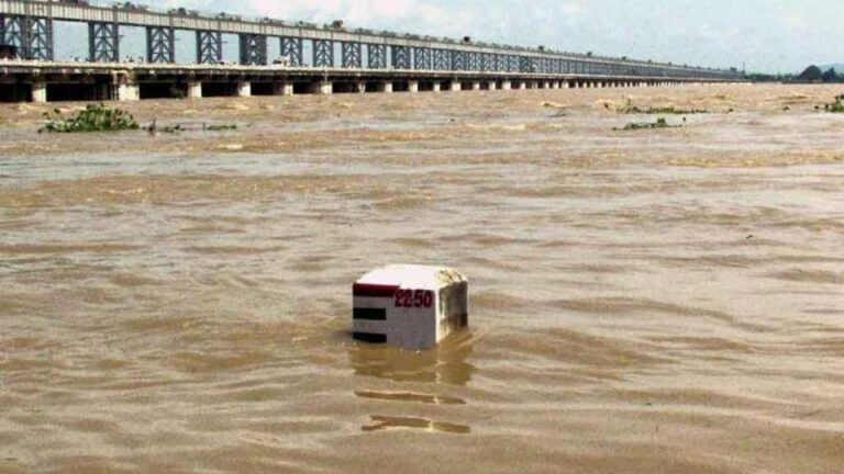 ମହାନଦୀରେ ବନ୍ୟା ଆଶଙ୍କା, ଉପରମୁଣ୍ଡରେ ବର୍ଷା ଯୋଗୁଁ ହୀରାକୁଦର ୧୬ଟି ଗେଟ୍ ଖୋଲା