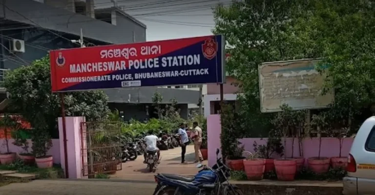 ରାଜଧାନୀରେ ଚାଞ୍ଚଲ୍ୟ: ଫୁଲ ତୋଳାକୁ ନେଇ ମହିଳାଙ୍କୁ କଷିଦେଲେ ବିଧା ଗୋଇଠା