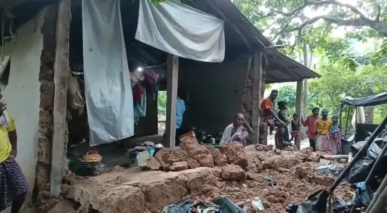 ଶୋଇଥିବା ଅବସ୍ଥାରେ ଘର କାନ୍ଥ ପଡ଼ି ଦମ୍ପତି ମୃତ, ଝିଅ ଗୁରୁତର