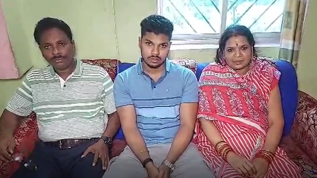 OESରେ ୧୯ ନମ୍ବର ରାଙ୍କ ରଖି ସଫଳତା ହାସଲ କରିଛନ୍ତି ଓଡ଼ିଆ ପୁଅ, ପରୀକ୍ଷା ପାଇଁ ଛାଡିଥିଲେ ଚାକିରୀ