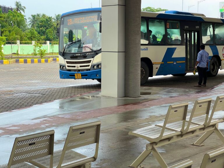 କଟକରେ କର୍ଫ୍ୟୁ ସତ୍ତ୍ବେ ସ୍ୱାଭାବିକ ରହିଛି ବସ୍‍ ଚଳାଚଳ