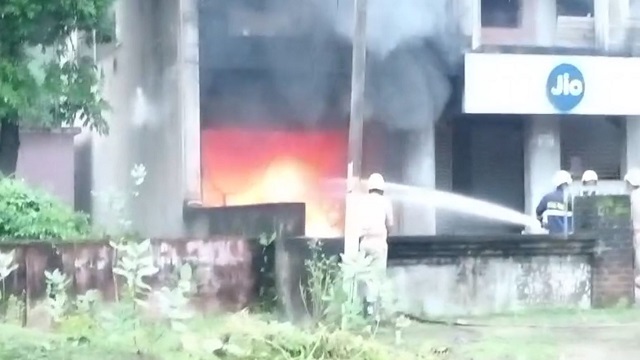 ବାଇକ୍ ସୋରୁମ୍‌ରେ ଲାଗିଲା ନିଆଁ