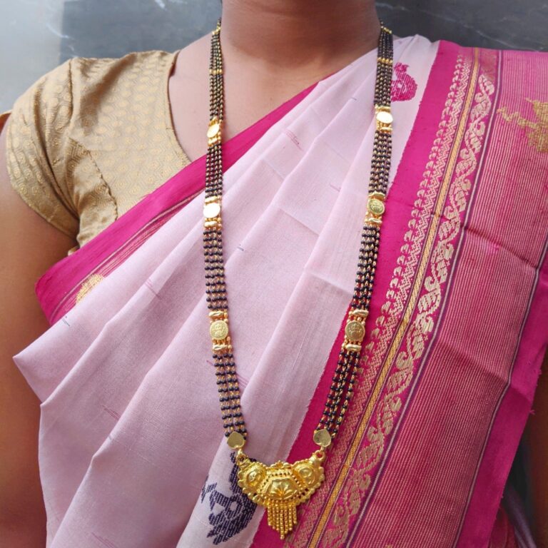 ଯଦି ବିବାହିତ ମହିଳାଙ୍କ ପାଇଁ ଶୁଭ ରଙ୍ଗ ଲାଲ, ତେବେ ମଙ୍ଗଳସୂତ୍ର ରଙ୍ଗ କଳା କାହିଁକି?