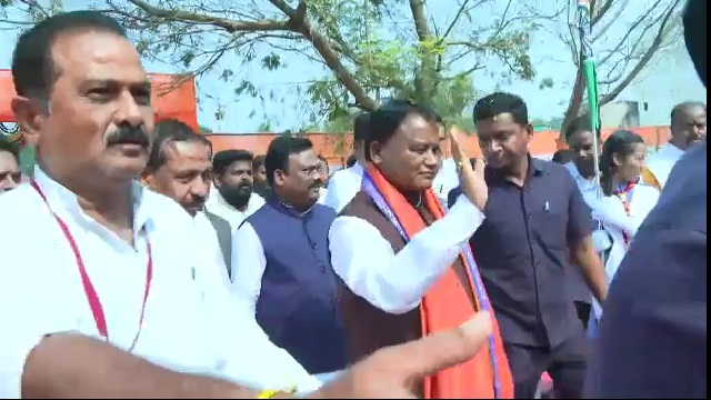 ବ୍ରହ୍ମପୁରରେ ମୁଖ୍ୟମନ୍ତ୍ରୀ, ଶିକ୍ଷକତା ଦିନକୁ ମନେପକାଇ ଭାବବିହ୍ୱଳ ହେଲେ