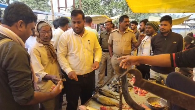 ଜଳେଶ୍ବର ବଜାରରେ ବିକ୍ରି ହେଉଛି କେମିକାଲ୍ ବୋଳା ମାଛ, ଚଢ଼ାଉ ବେଳେ ଧରା ପଡ଼ିଲା ସତ