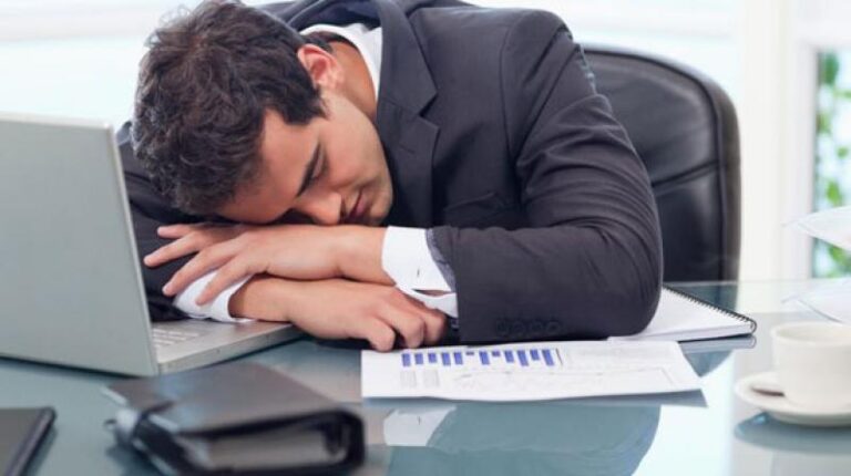 ଅଫିସରେ କାମ କରିବା ବେଳେ ନିଦ ମାଡୁଛି କି? ତେବେ କରନ୍ତୁ ଏହି କାମ