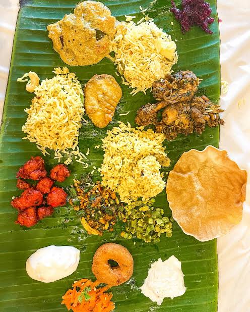 କଦଳୀପତ୍ରରେ ଖାଦ୍ୟ ଖାଇବା କେତେ ଲାଭଦାୟକ, ଆସନ୍ତୁ ଜାଣିବା