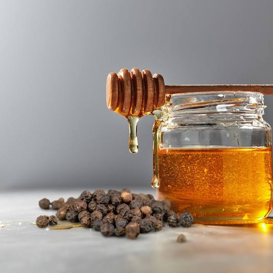 ସ୍ବାସ୍ଥ୍ୟ ପାଇଁ ପ୍ରଭାବଶାଳୀ ମହୁ ଏବଂ ଗୋଲମରିଚ