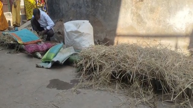 ମା ପାଇଁ କୋକେଇ ସଜେଇ ଚାଲିଗଲା ପୁଅ, ଅନାଥ ହୋଇଗଲା ଝିଅ