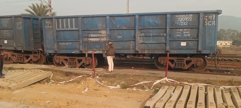 Goods Train Derailed ବନ୍ଧମୁଣ୍ଡା ରେଳ ସେକ୍ସନରେ ମାଲବାହୀ ଟ୍ରେନ ଲାଇନଚ୍ୟୁତ