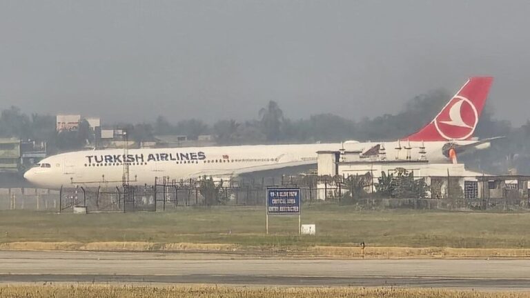 ବିମାନ ଇଞ୍ଜିନରେ ଲାଗିଲା ନିଆଁ ; ଅଳ୍ପକେ ବର୍ତ୍ତୀଲେ ଯାତ୍ରୀ