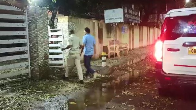 ମହଙ୍ଗା ପଡ଼ିଲା ପ୍ରେମିକାକୁ ପ୍ରତାରଣା: ଆଜି ପଡିଥାନ୍ତା ହାତଗଣ୍ଠି, ବେଦୀକୁ ଯିବା ପୂର୍ବରୁ ପ୍ରେମିକକୁ ଟେକିନେଲା ପୋଲିସ