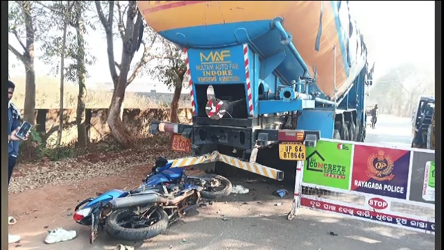 ଚାପିଦେଲା ଟ୍ୟାଙ୍କର, ଚାଲିଗଲା ୩ ଜୀବନ