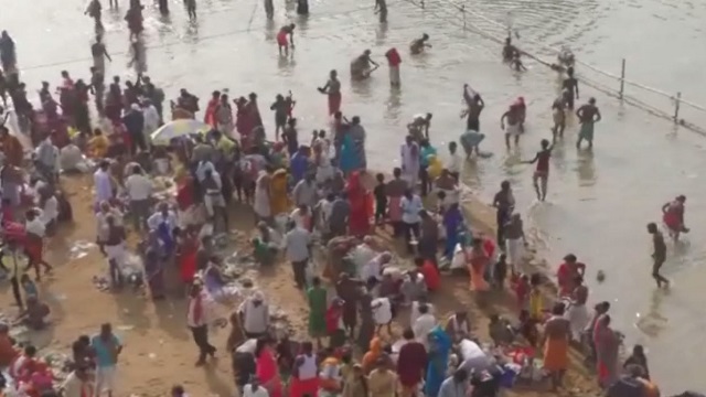 ବାରୁଣୀରେ ବୁଡ଼ ପକାଇଲେ ଲକ୍ଷାଧିକ ଶ୍ରଦ୍ଧାଳୁ