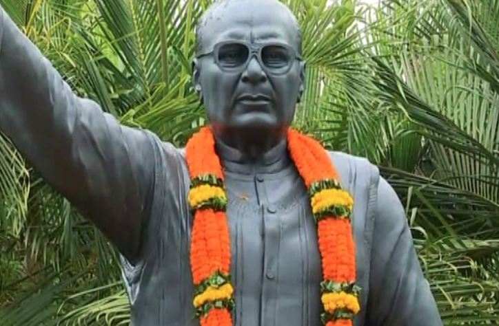 ଆଜି ପ୍ରବାଦ ପୁରୁଷ ବିଜୁ ପଟ୍ଟନାୟକଙ୍କ ୧୧୦ ତମ ଜନ୍ମ ଜୟନ୍ତୀ, ପ୍ରତିମୂର୍ତ୍ତିରେ ମାଲ୍ୟାର୍ପଣ କଲେ ମୁଖ୍ୟମନ୍ତ୍ରୀ