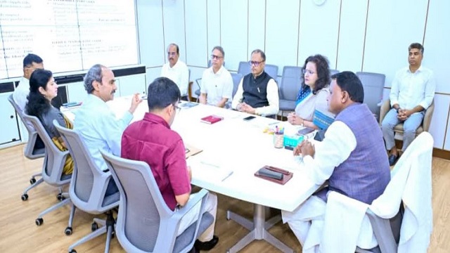 ଯୁଦ୍ଧ ସ୍ଥିତି ନେଇ ମୁଖ୍ୟମନ୍ତ୍ରୀଙ୍କ ସମୀକ୍ଷା ବୈଠକ, ଅତ୍ୟାବଶ୍ୟକ ଦ୍ରବ୍ୟ ହୋର୍ଡ଼ିଂ କରୁଥିବା ବ୍ୟବସାୟୀଙ୍କ ଉପରେ କଡା କାର୍ଯ୍ୟାନୁଷ୍ଠାନ