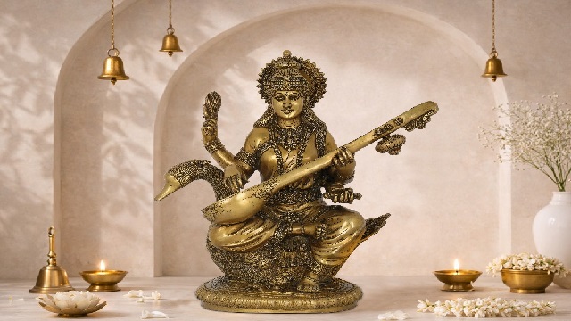 ମା’ ସରସ୍ବତୀଙ୍କ ମୂର୍ତ୍ତିକୁ କେଉଁ ଦିଗରେ ରଖିଲେ ହେବ ଉନ୍ନତି ? ଜାଣନ୍ତୁ କ’ଣ କହୁଛି ବାସ୍ତୁ ନିୟମ