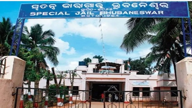 ଭୁବନେଶ୍ୱର ଝାରପଡ଼ା ଜେଲ୍ କ୍ବାର୍ଟରରୁ ମିଳିଲା ଓ୍ବାର୍ଡରଙ୍କ ମୃତଦେହ, ନୟାଗଡ଼ ଜେଲରେ ଥିଲେ କାର୍ଯ୍ୟରତ