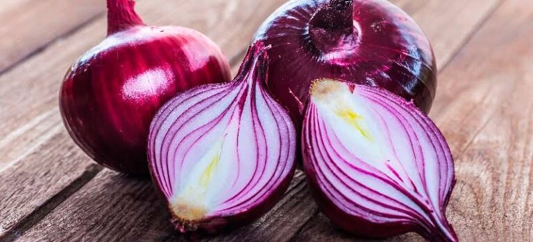 ଜାଣନ୍ତୁ କଞ୍ଚା ପିଆଜ ଖାଇବା ଲାଭଦାୟକ ନା କ୍ଷତିକାରକ