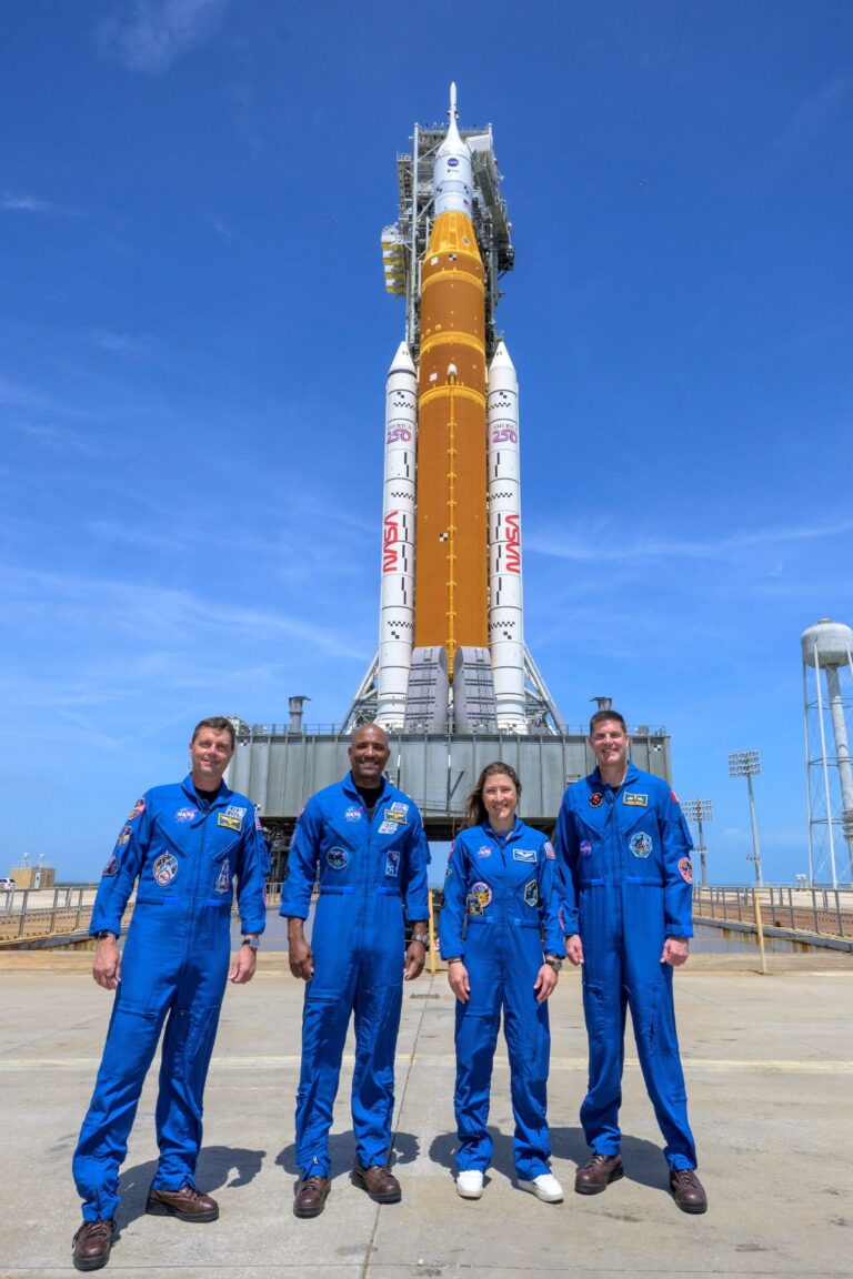 ଚନ୍ଦ୍ରରୁ ଫେରିଲେ ନାସାର ୪ ମହାକାଶଚାରୀ, ସଫଳ ହେଲା ଆର୍ଟେମିସ୍-୨ ମିଶନ