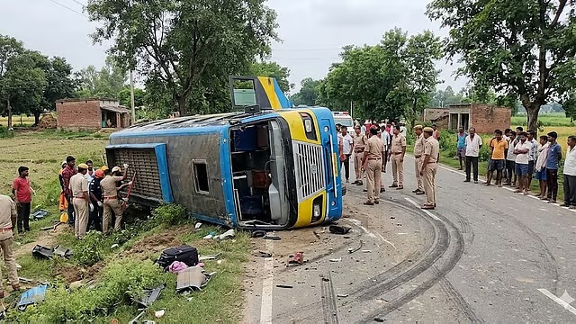 ବସ୍ ଓଲଟି ୬ ମୃତ ଓ ୧୦ ଆହତ, ଦୁଃଖ ପ୍ରକାଶ କରିଛନ୍ତି ମୁଖ୍ୟମନ୍ତ୍ରୀ ଯୋଗୀ ଆଦିତ୍ୟନାଥ