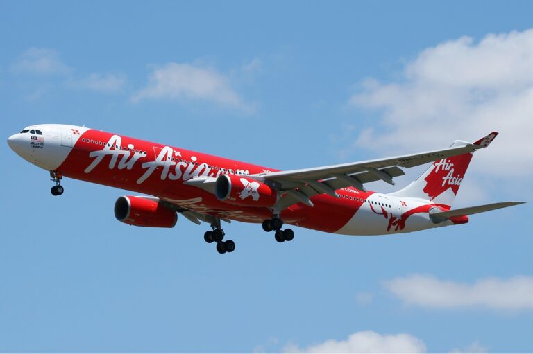 ବିମାନ ବିଳମ୍ବ ହେବାରୁ ଚାଷୀଙ୍କ ଗଛ ହେଲା ନଷ୍ଟ, ଏୟାର ଏସିଆ ଦେବ ୯୦ ହଜାରରୁ ଅଧିକ ଟଙ୍କାର କ୍ଷତିପୂରଣ