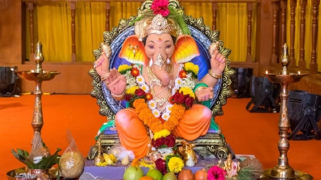 ବୁଧବାର ଦିନ ଗଣେଶଙ୍କୁ ଅର୍ପଣ କରନ୍ତୁ ମନ୍ଦାର ଫୁଲ, ଏହି ସବୁ ସମସ୍ୟା ହେବ ଦୂର