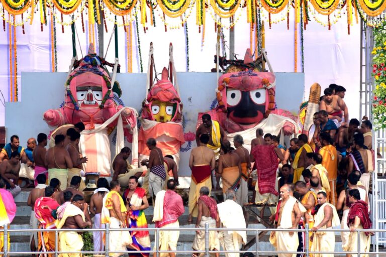 ବର୍ଷକୁ ମାତ୍ର ଥରେ ସୁନାକୂଅ ଜଳରେ ସ୍ନାନ କରନ୍ତି ଚତୁର୍ଦ୍ଧାମୂର୍ତ୍ତି, ଜାଣନ୍ତୁ ଏହି ରହସ୍ୟମୟ କୂପ ବିଷୟରେ