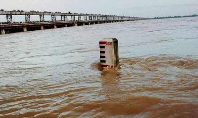 ବର୍ଷା ପାଇଁ ଫୁଲୁଛି ମୁଣ୍ଡଳୀ ନଦୀ, ବ୍ରିଜ ଦେଇ ୬ ଲକ୍ଷ ୬୯ ହଜାର କ୍ୟୁସେକ ଜଳ ପ୍ରବାହିତ