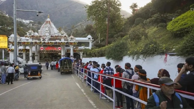 ଅସ୍ଥାୟୀ ଭାବେ ବୈଷ୍ଣୋ ଦେବୀ ଯାତ୍ରା ସ୍ଥଗିତ, ତୀର୍ଥଯାତ୍ରୀଙ୍କ ସୁରକ୍ଷା ପାଇଁ ପ୍ରଶାସନ ନେଲେ ନିଷ୍ପତ୍ତି