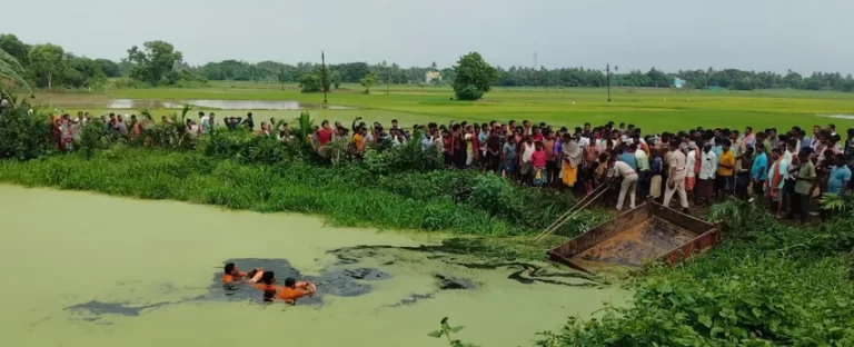 ପୋଖରୀ ଭିତରକୁ ପଶିଗଲା ଟ୍ରାକ୍ଟର, ପାଣିରେ ଚାପି ହୋଇ ଚାଳକଙ୍କ ମୃତ୍ୟୁ