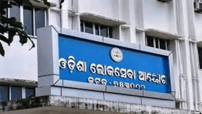 ଦିନକରେ ଓପିଏସ୍‌ସିର ଦୁଇଟି ପରୀକ୍ଷା ; ଦ୍ବନ୍ଦ୍ବରେ ପରୀକ୍ଷାର୍ଥୀ
