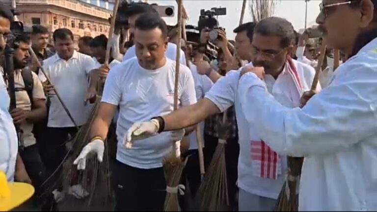 ପୁରୀରେ ସେବା ସଂକଳ୍ପ ଅଭିଯାନ: ସାମିଲ ହେଲେ ଧର୍ମେନ୍ଦ୍ର ପ୍ରଧାନ ଓ ପୁରୀ ସାଂସଦ ସମ୍ବିତ ପାତ୍ର